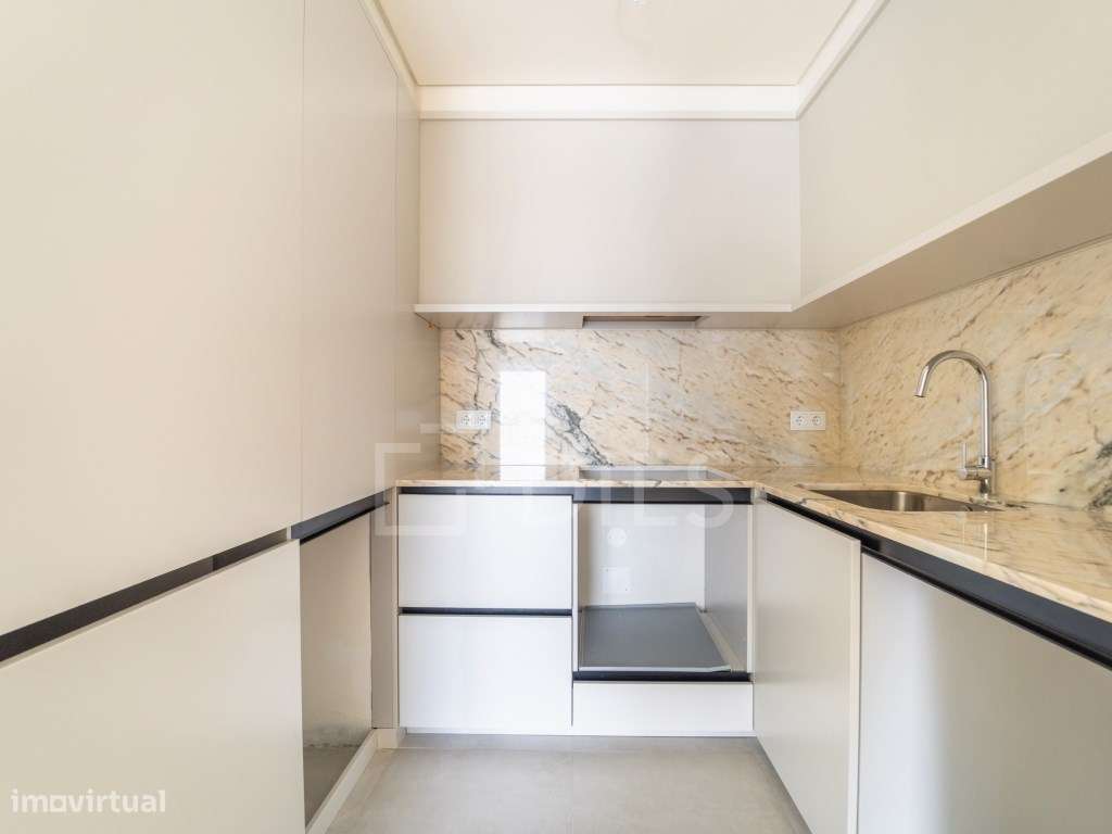 Apartamento T2 duplex com varanda no centro do Porto - Grande imagem: 3/80