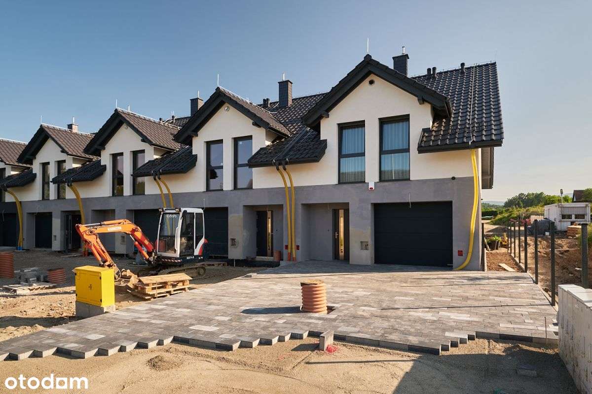 Oaza spokoju w sercu gór - Urok Jeleniej Góry!-5