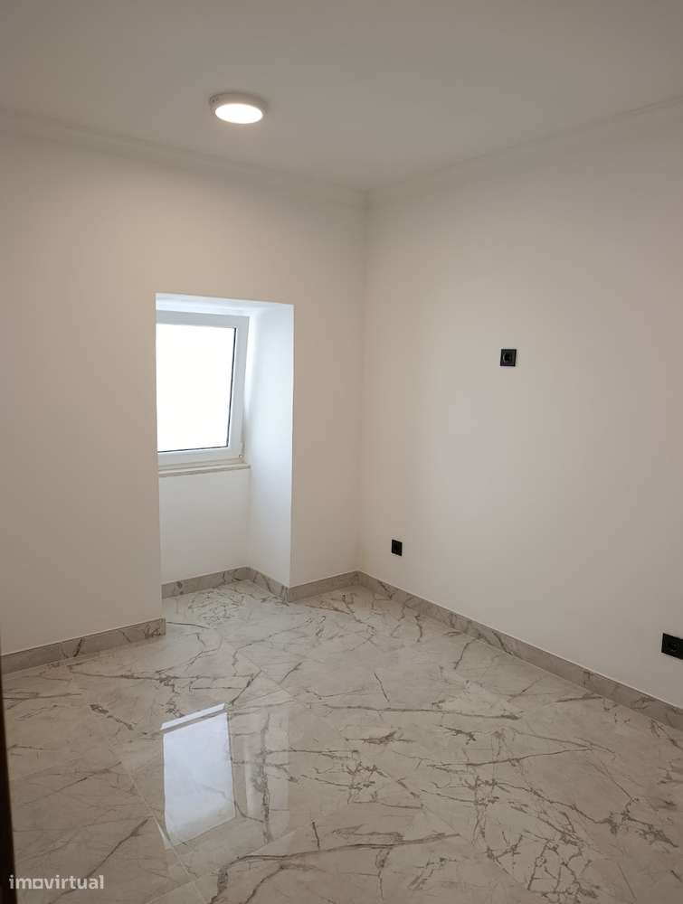 Moradia T2 Renovada-9
