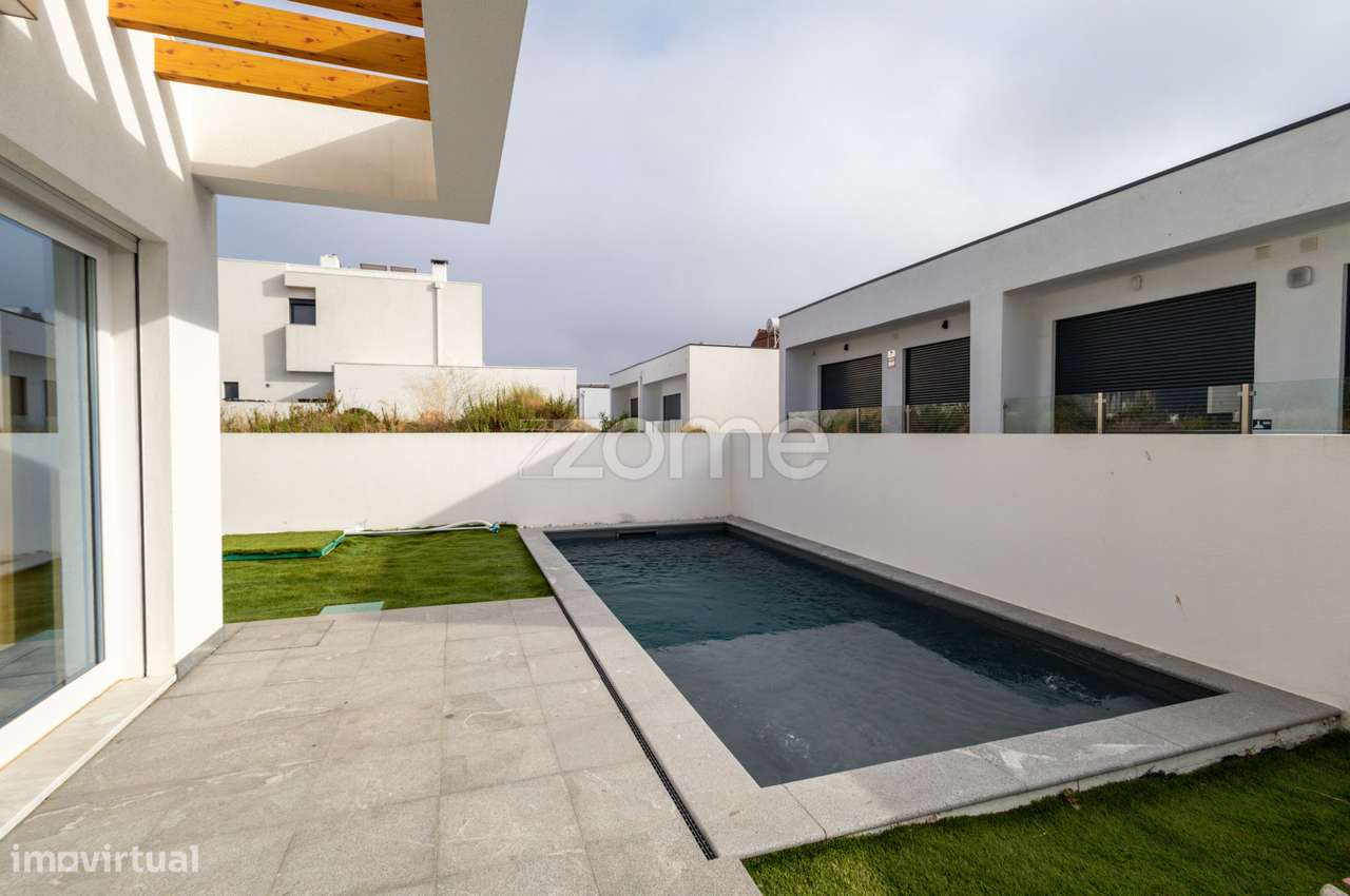 Moradia T3 com piscina na Sobreda-46