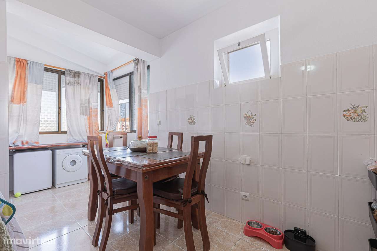 Apartamento de 4 assoalhadas no centro da Moita-13