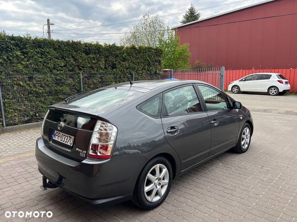 Toyota Prius (Hybrid) Executive - 4