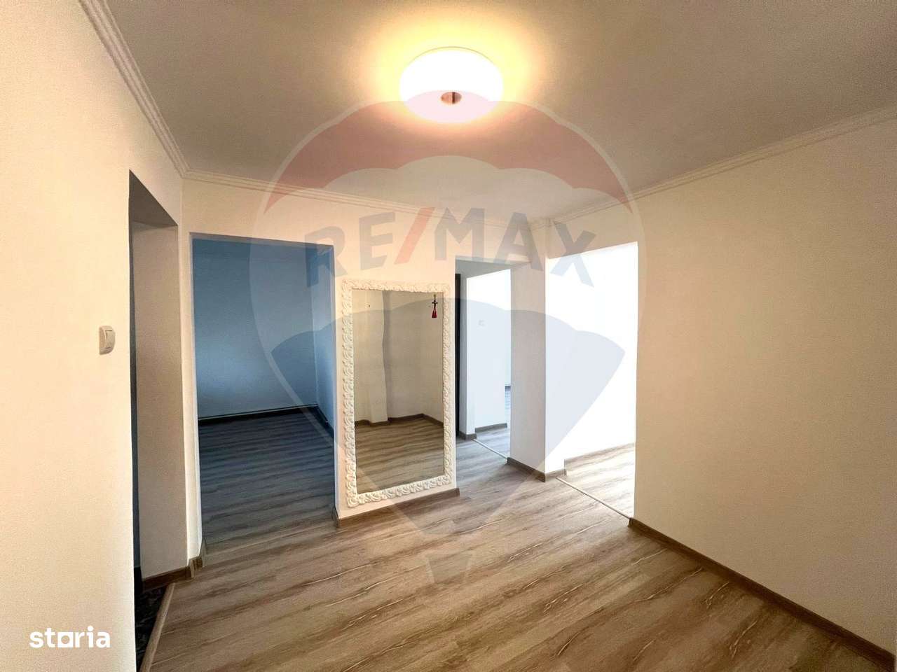 Apartament cu 3 camere de vânzare strada BICAZ zona URA-8