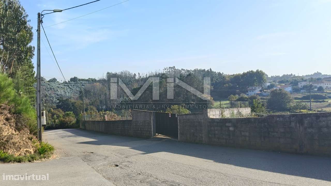 Terreno murado com construção - 2100m2-25