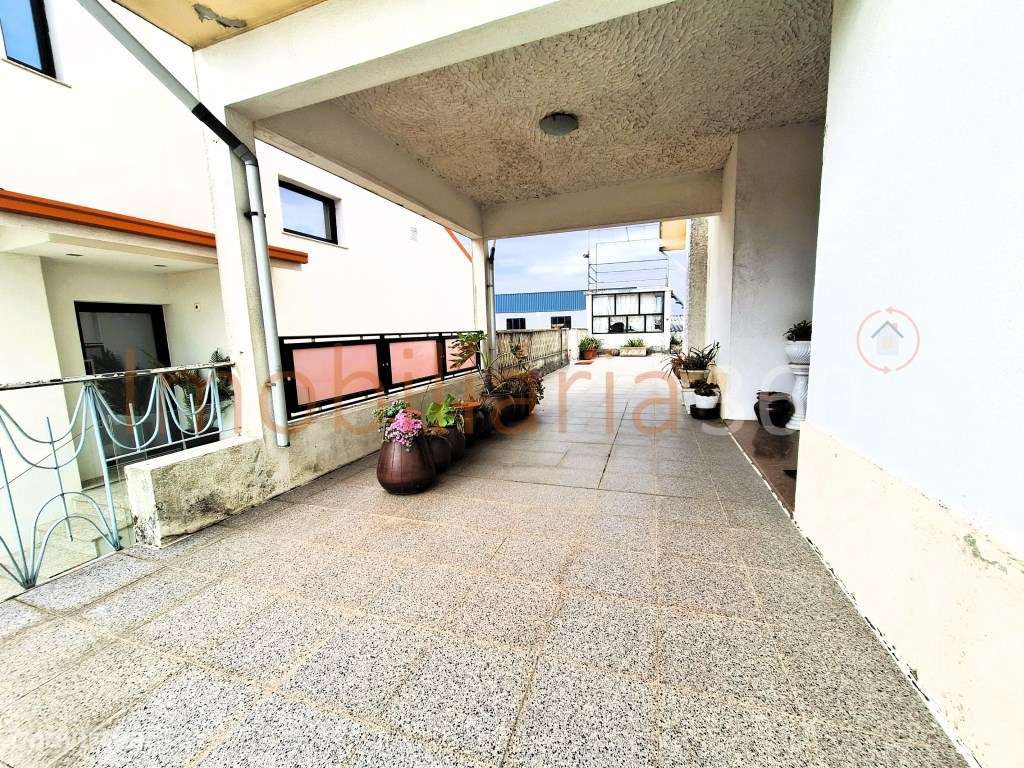 **Armazém para Venda - Oportunidade Única!**-24