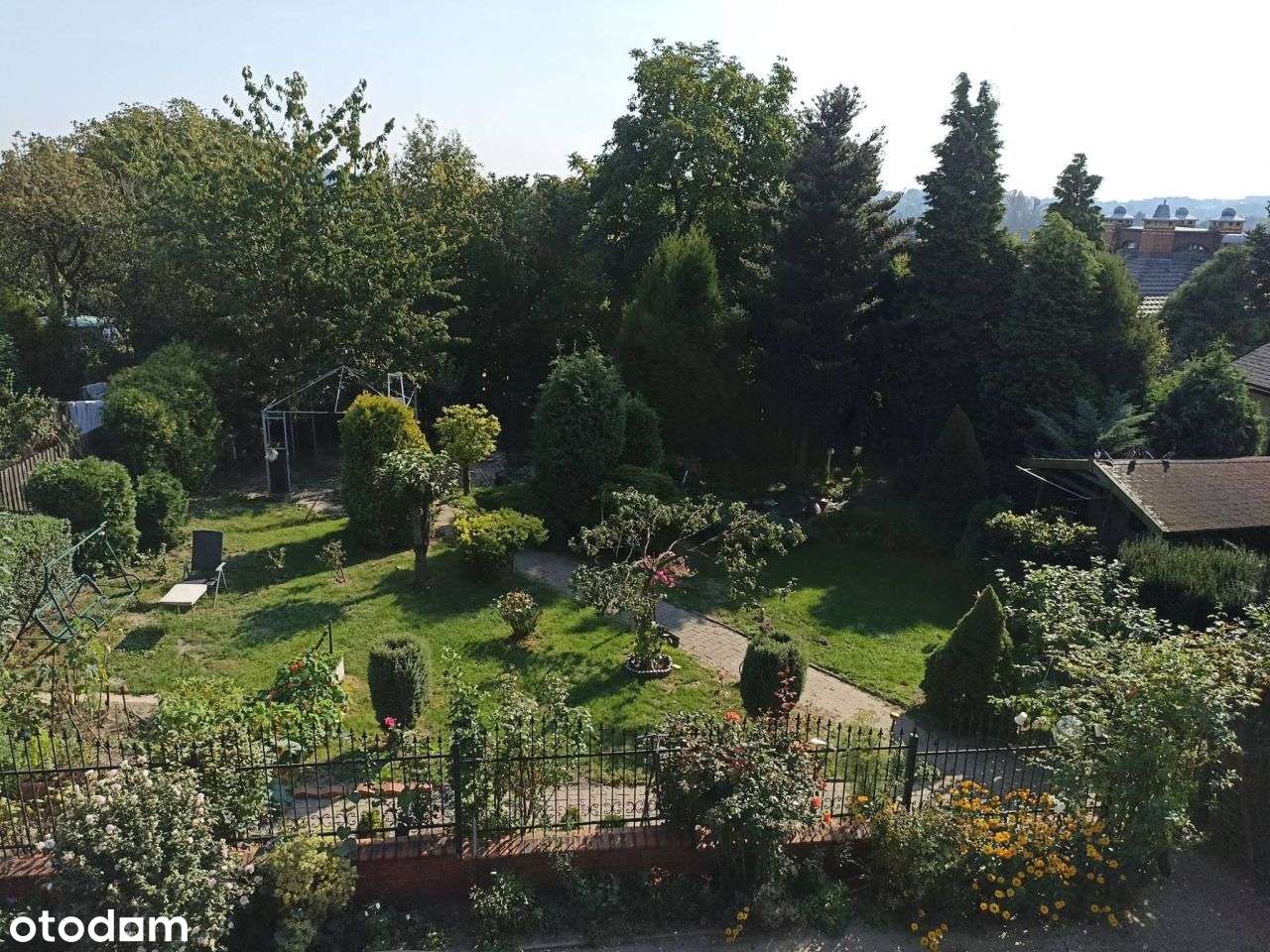 Przepiękny, przestronny dom z urządzonym ogrodem - Pełny obrazek: 2/17