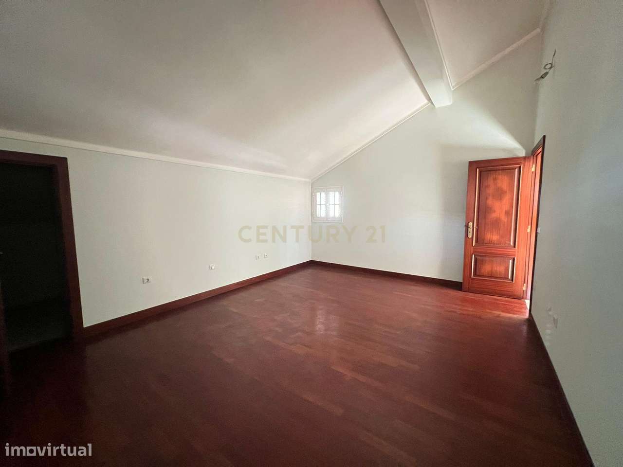 Moradia T4 com Vista Panorâmica – Conforto, Espaço e Localização Privi-26