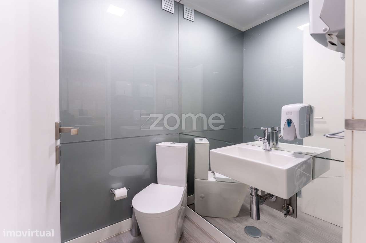 Escritório com Potencial de Conversão em Habitação Foz do Douro, Po... - Grande imagem: 5/25