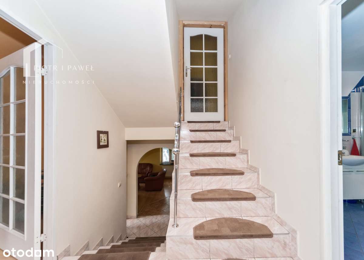 Dom z potencjałem – kominek, taras, garaż!-16