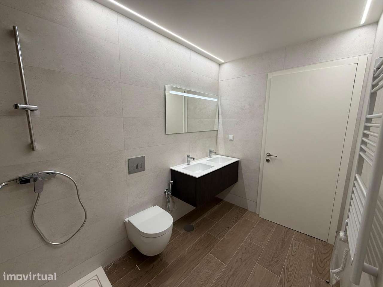 Apartamento T1 Novo c/ Lugar de Garagem em Santa Marinha (VL8)-9