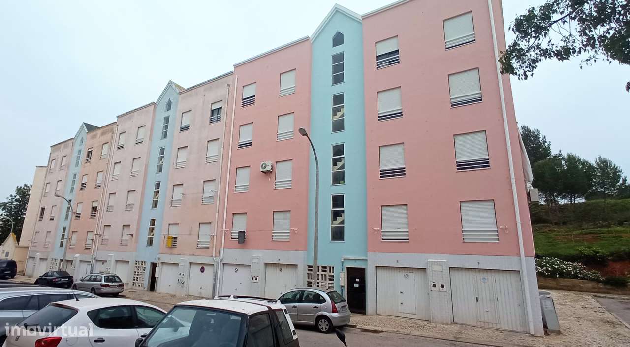 Apartamento T2 ARRENDADO ATÉ JULHO DE 2025, no Viso, em Setúbal - Grande imagem: 2/10