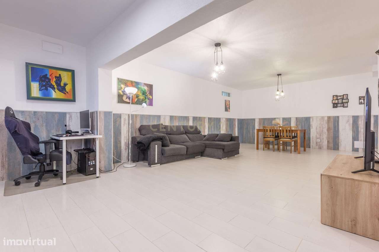 Moradia isolada  de gaveto com  5 assoalhadas num lote de 426 m2 na Qu-12