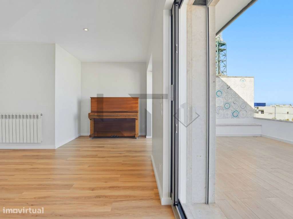 Penthouse T3 (possível T4) com Terraço, plena vista Rio e Garagem, ...-8