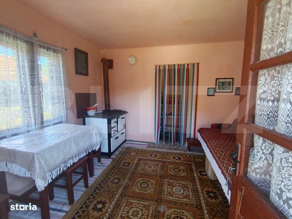 Casa cu 3 camere si o bucatarie de vara si 1300 mp teren si anexe - Imagine principală: 5/15