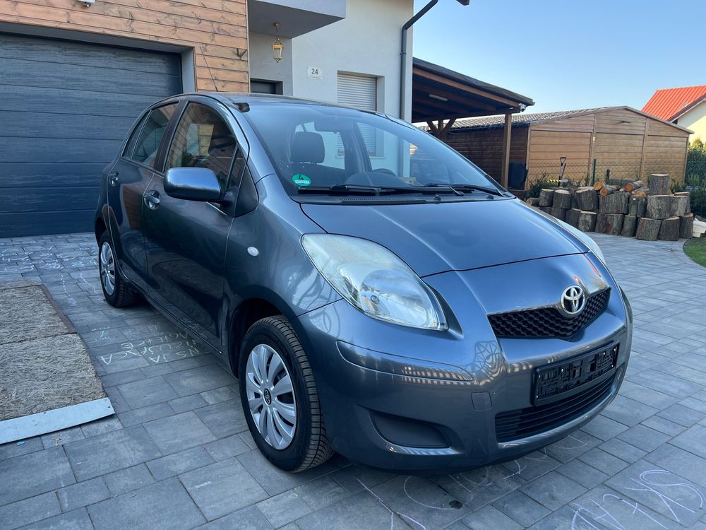 Toyota Yaris II 1.0 VVT-i Cool 2010