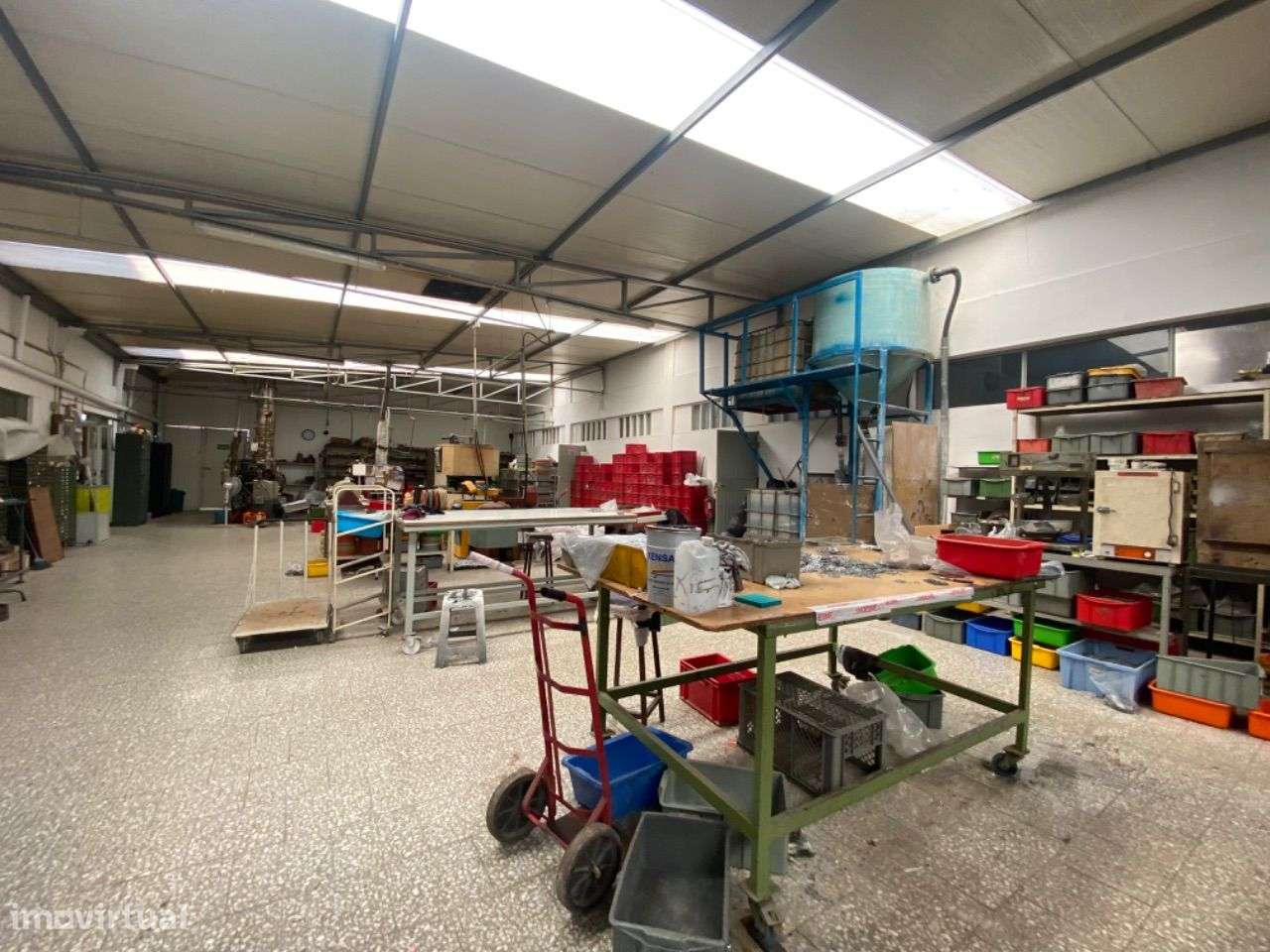 Armazém com 3200 m2 e empresa em funcionamento - Grande imagem: 4/23