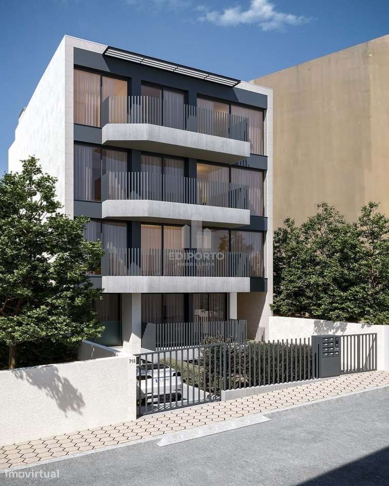 Apartamento T2 com Varanda e Garagem em Condomínio Fechado Conforto, Q-12