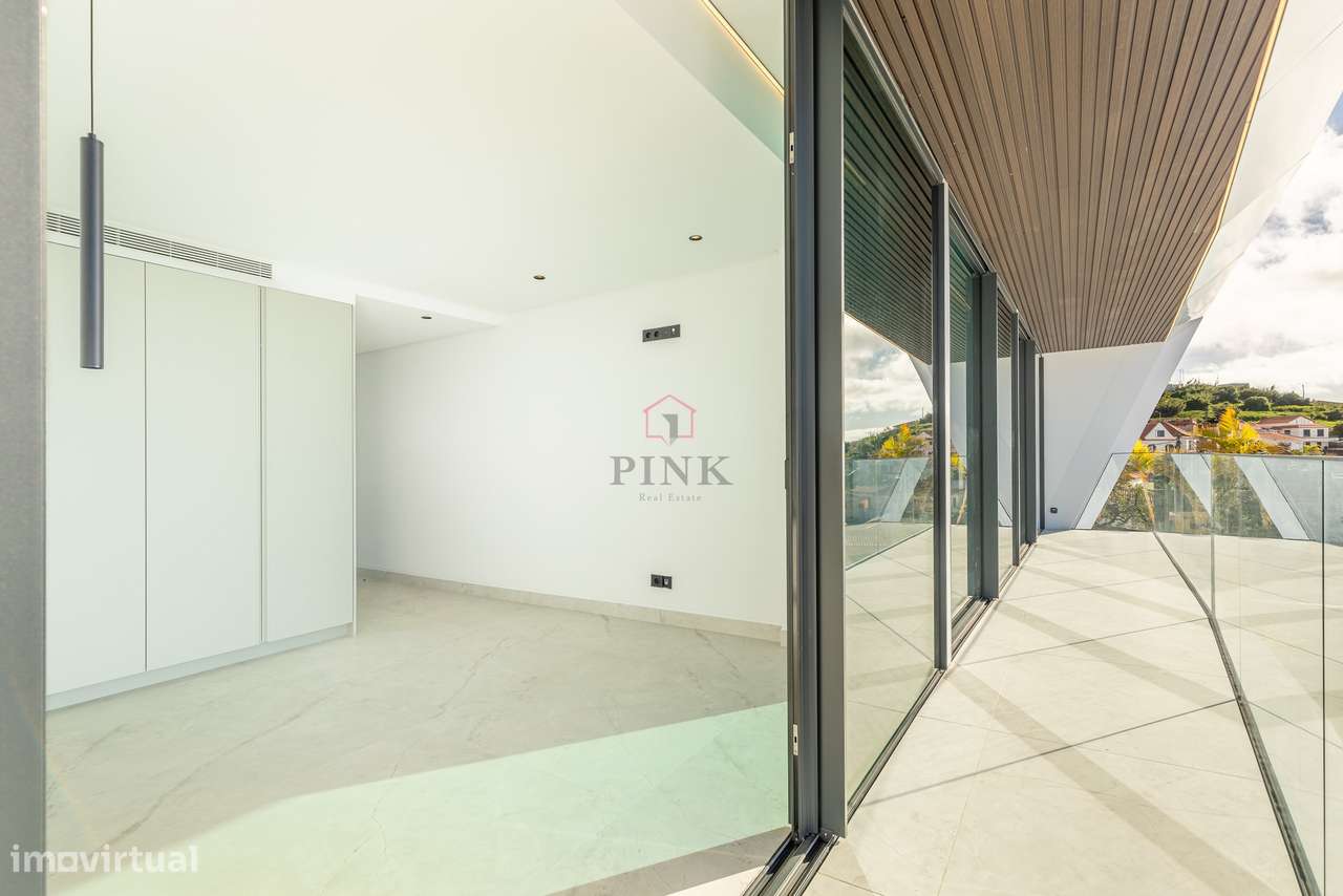 Moradia de Luxo com Piscina - T4 no Funchal-31