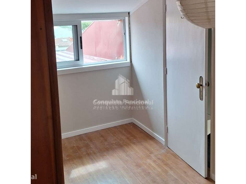 Oportunidade de negócio em Ramalde Duplex T1+1 .-11