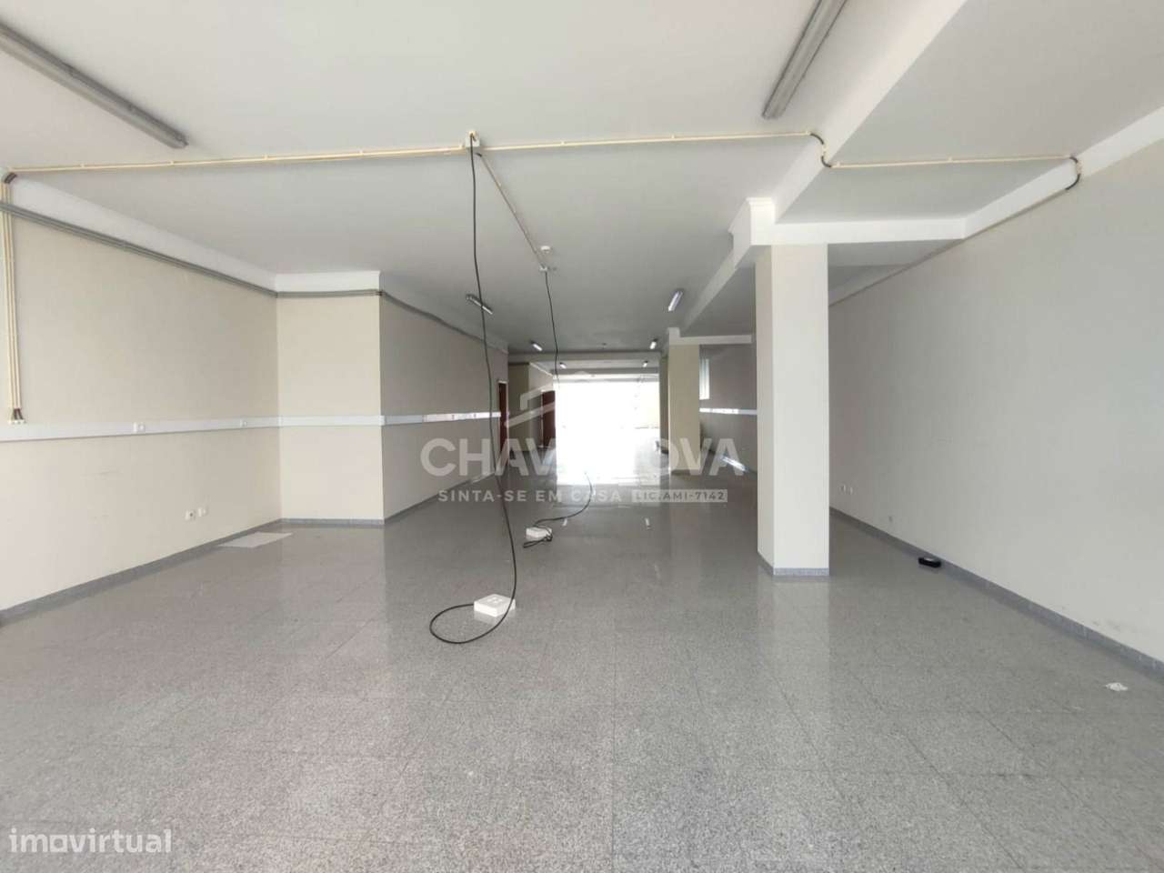 Loja ampla e luminosa a 500m da Rotunda da Boavista, Porto - Grande imagem: 3/18