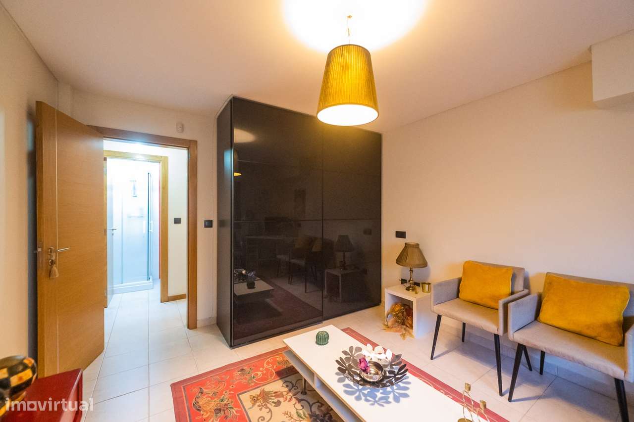 Moradia T-4+1 em Agualva Cacém-17