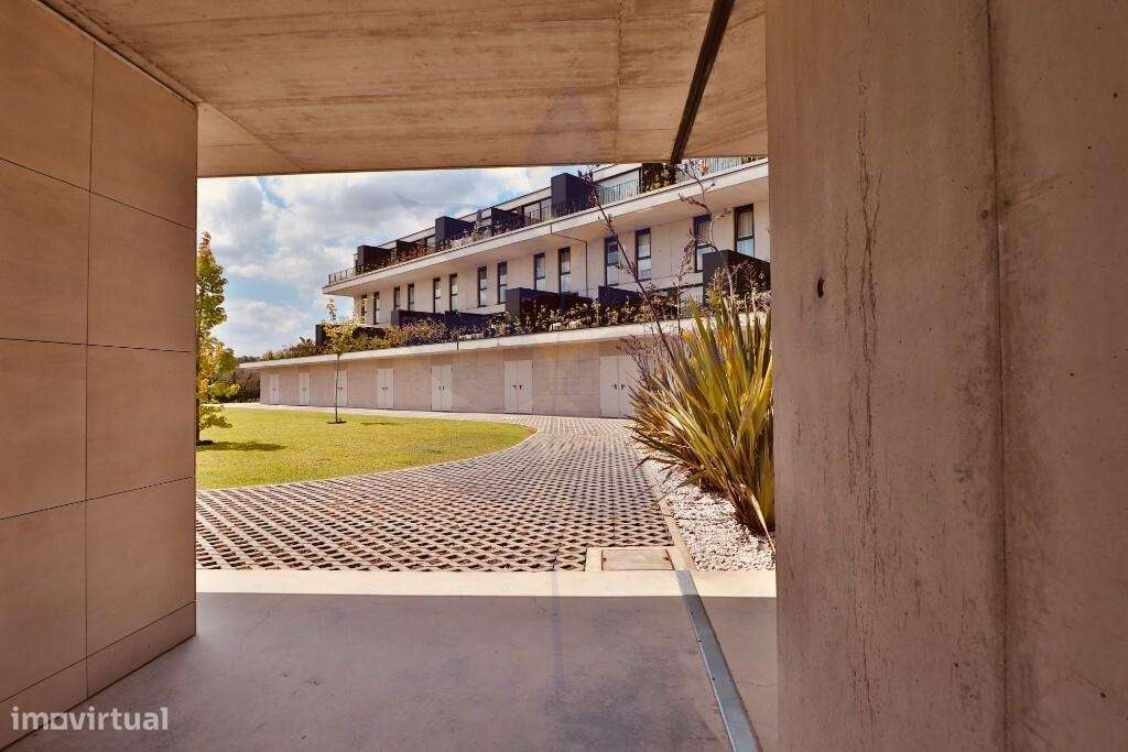 Vende-se T3 Duplex - Condominio Fechado - Como Novo - Empreendimento V-49