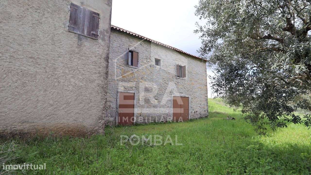 Moradia T4 inseridas num terreno com 27.495m2-25