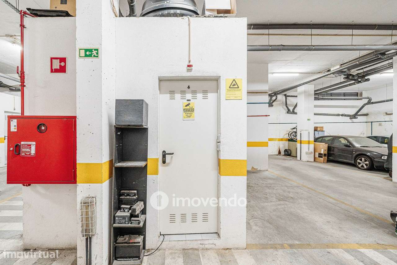 Apartamento T4 Duplex, com estacionamento e arrecadação, no Barreiro-52