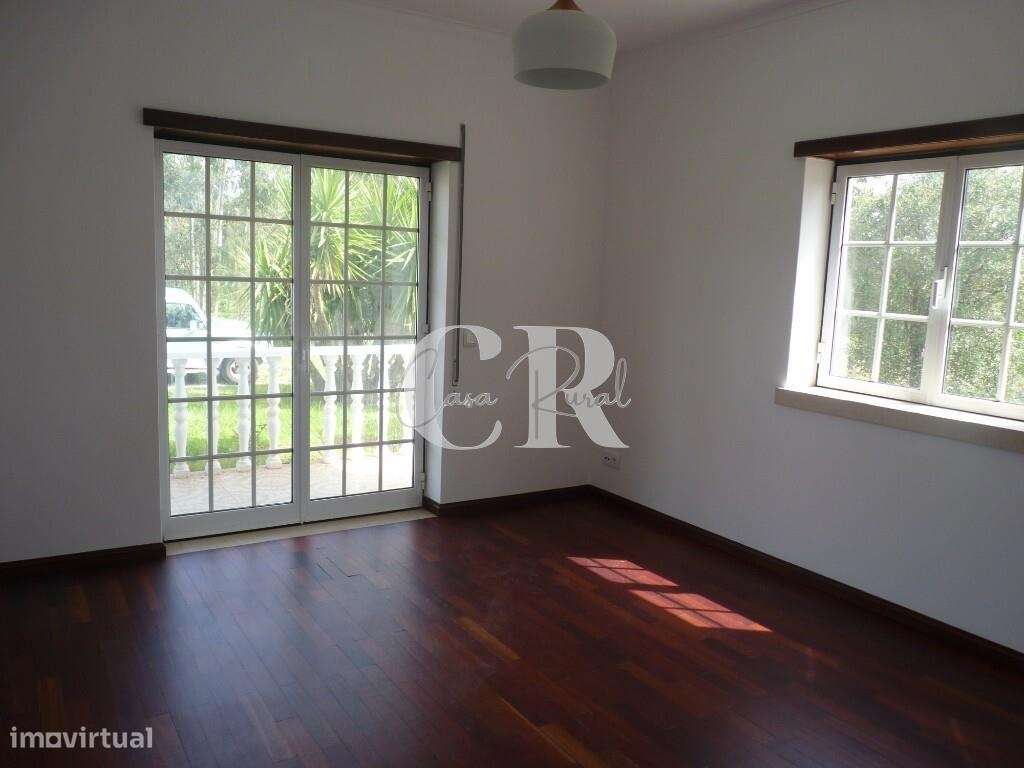 Fantástica moradia T3 com garagem e terreno generoso em Vila Facaia –-36