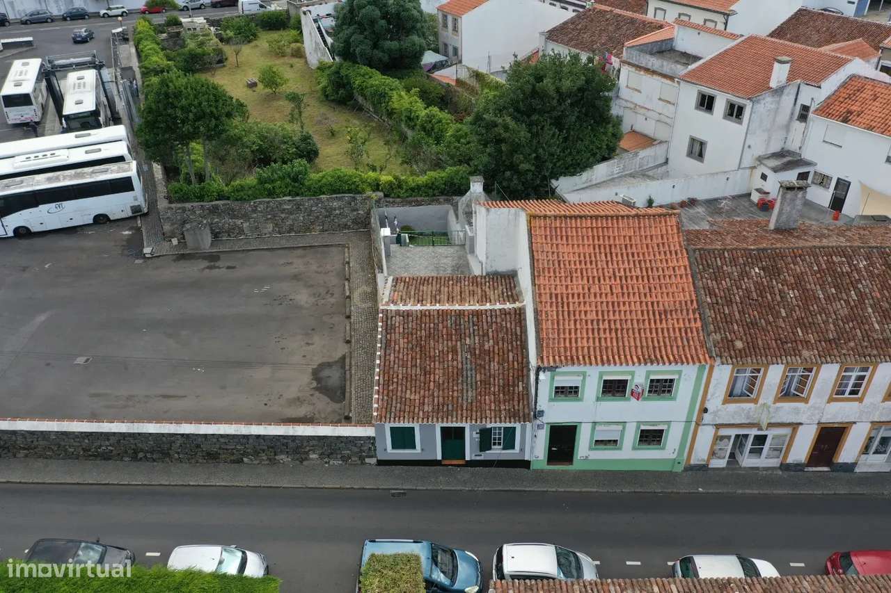 Moradia com excelente localização perto do Centro de Angra do Heroísmo - Grande imagem: 4/14