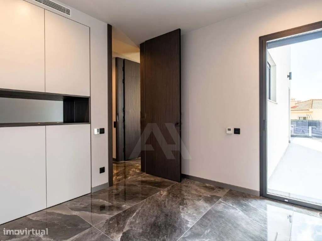 Moradia T4 de Luxo com Piscina Aquecida em Cascais - Grande imagem: 4/34
