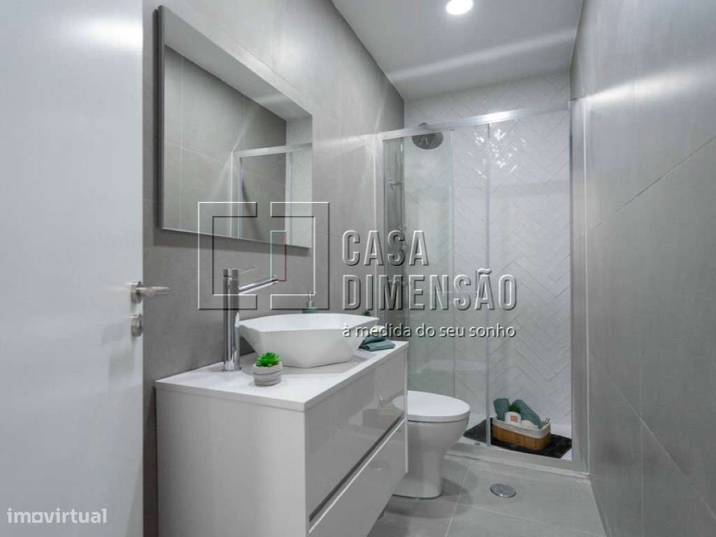 Apartamento de tipologia T3 com varanda, mobilado e equipado em Ben...-31