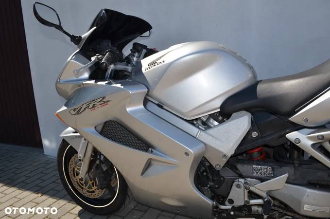 Honda VFR - 8