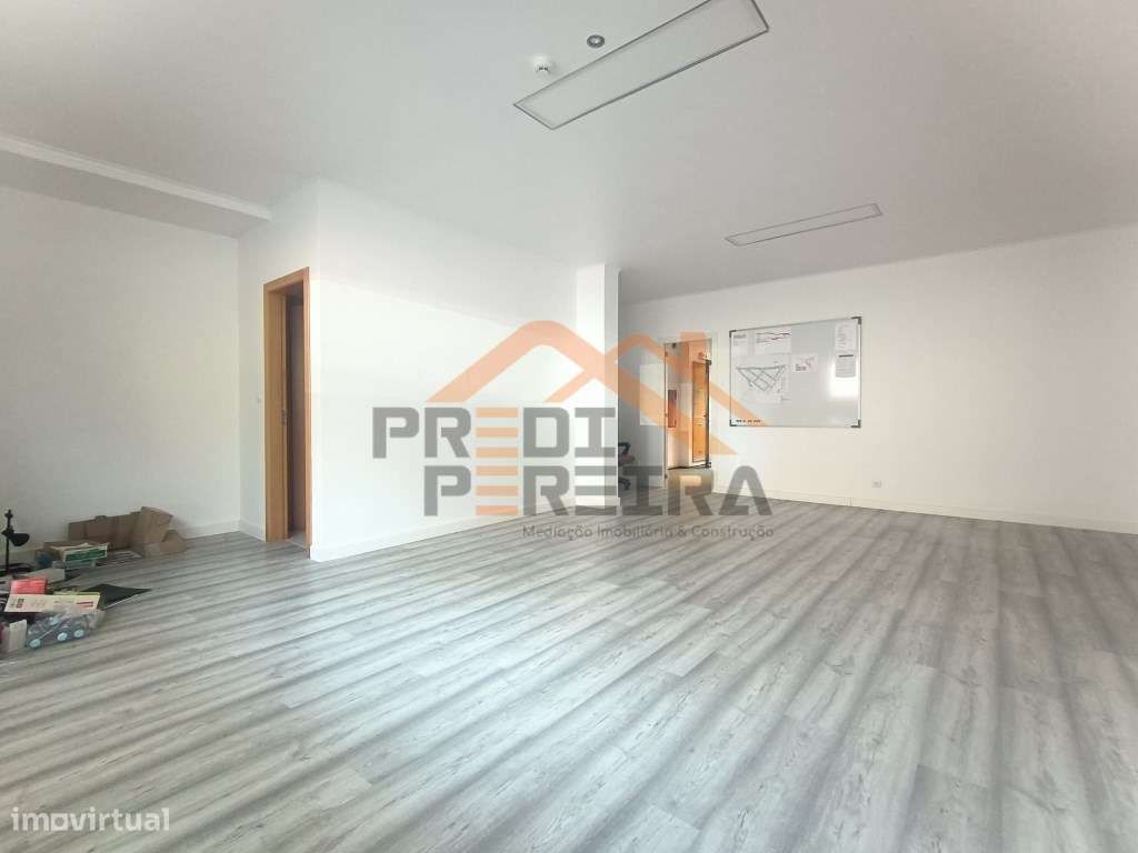 Loja situada na quinta do Conventinho, Loures. - Grande imagem: 5/19