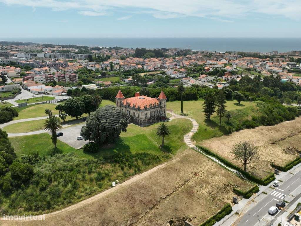 Apartamento T4 com 2 lugares de parqueamento e arrecadação.-34