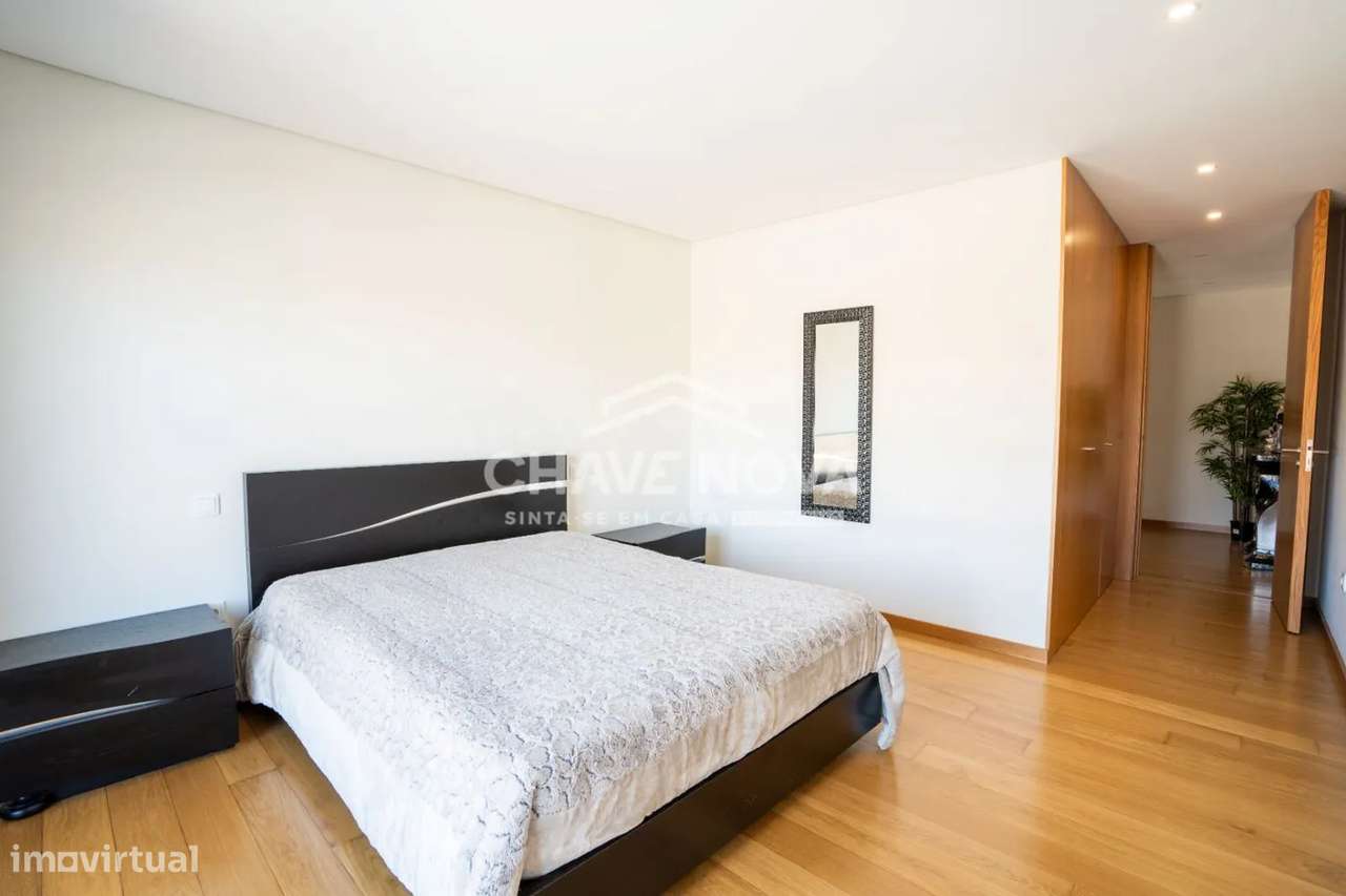 Moradia Geminada V3 Como Nova c/ Garagem Box em Canidelo-6