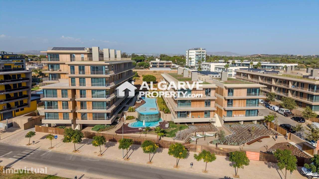 Luxuoso apartamento T2 novo em frente à Praia de Quarteira, Algarve - Grande imagem: 5/21