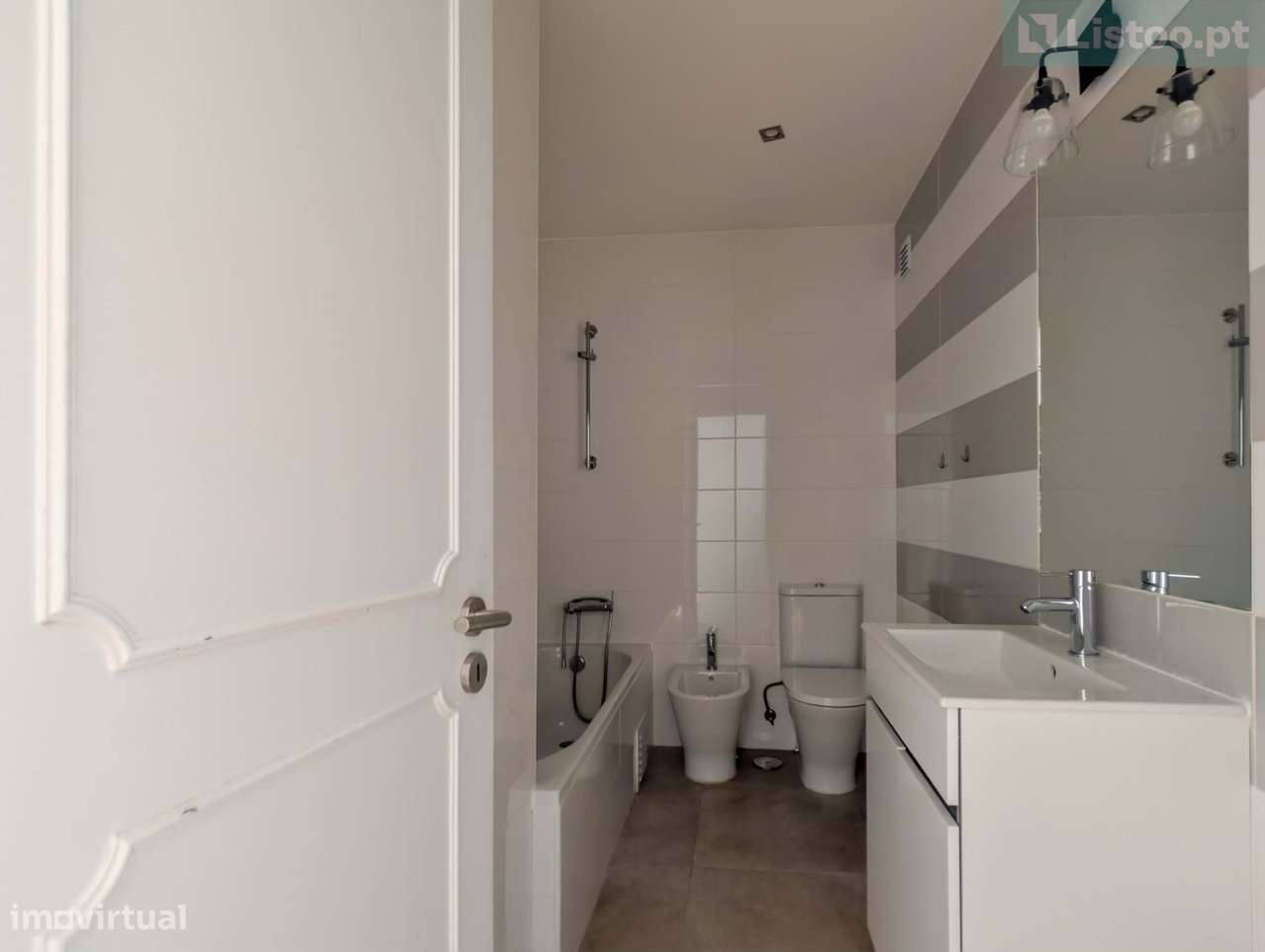 T2 Alvalade com Terraço e Garagem-25