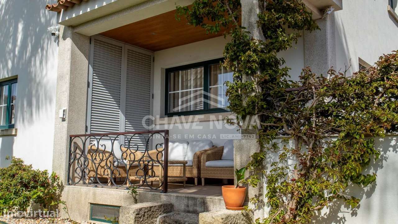 Moradia T4 com Vista Mar em São Félix da Marinha-5