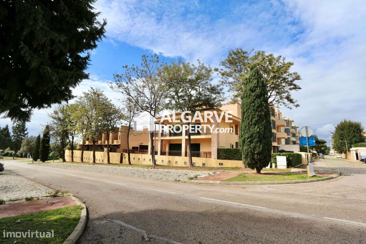 Moradia geminada V3+1 renovada em condomínio exclusivo com piscina em - Grande imagem: 5/47