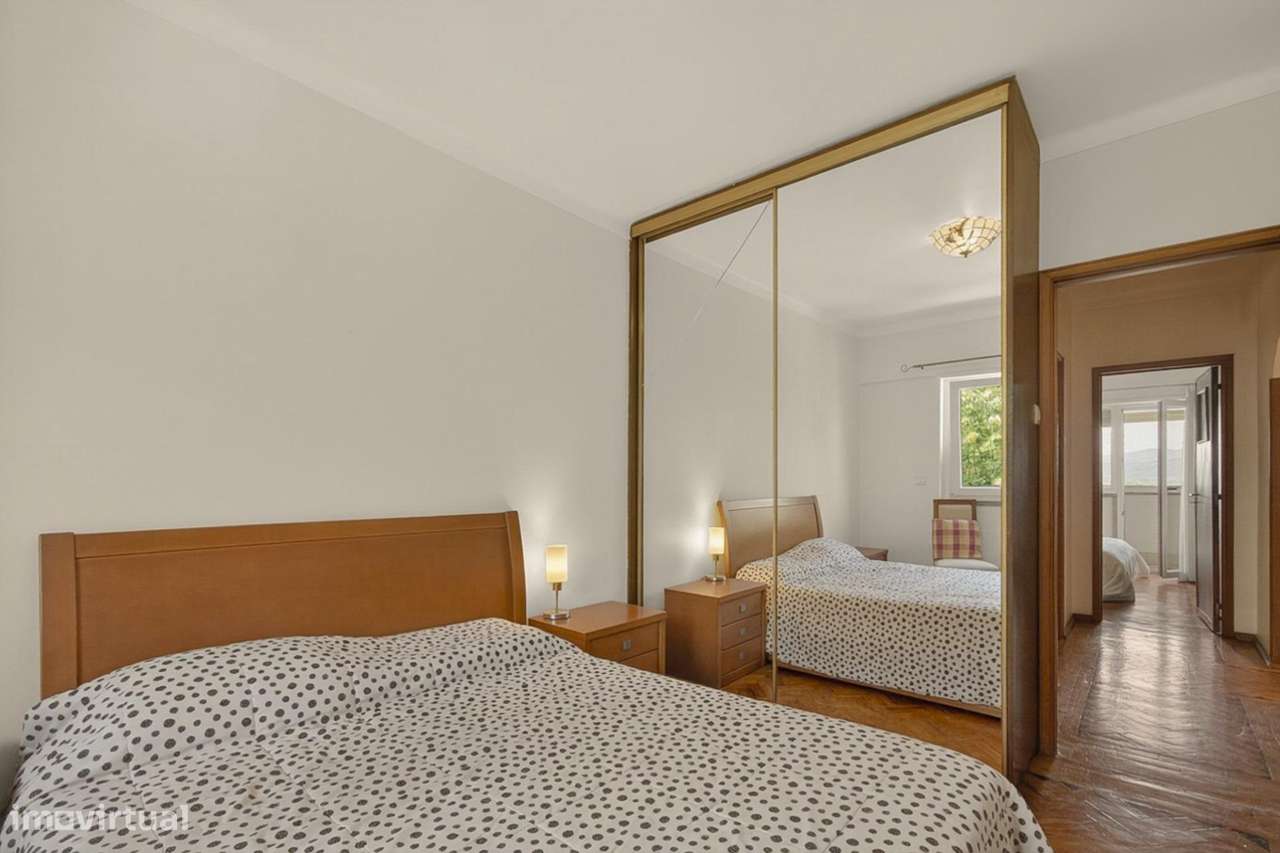 Apartamento T5 luminoso na Av. da Liberdade | Fundão-12