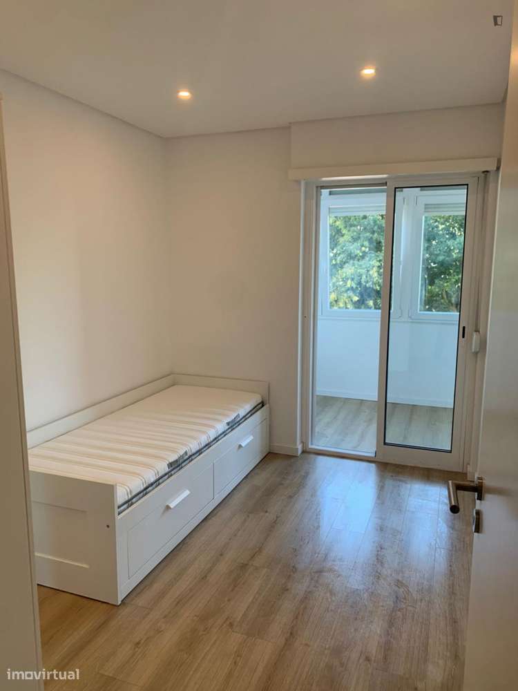 Quarto - localizado em Oeiras Lisbon - Grande imagem: 2/6