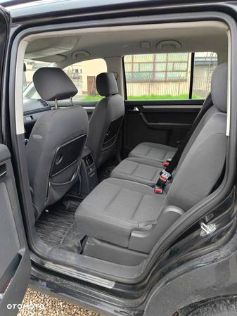 Volkswagen Touran 1.6 FSI Highline - 4