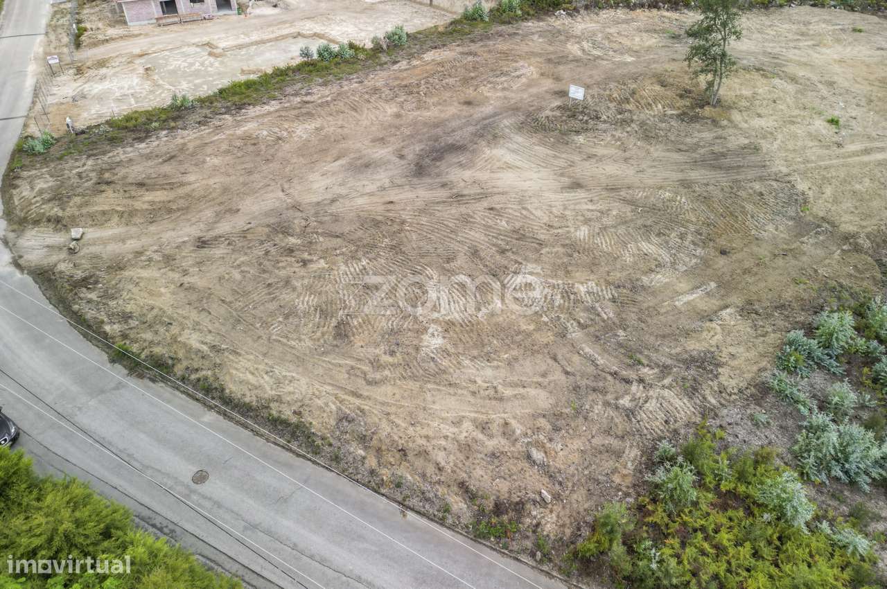 Terreno pronto a construir armazéns em Paredes - Grande imagem: 3/8