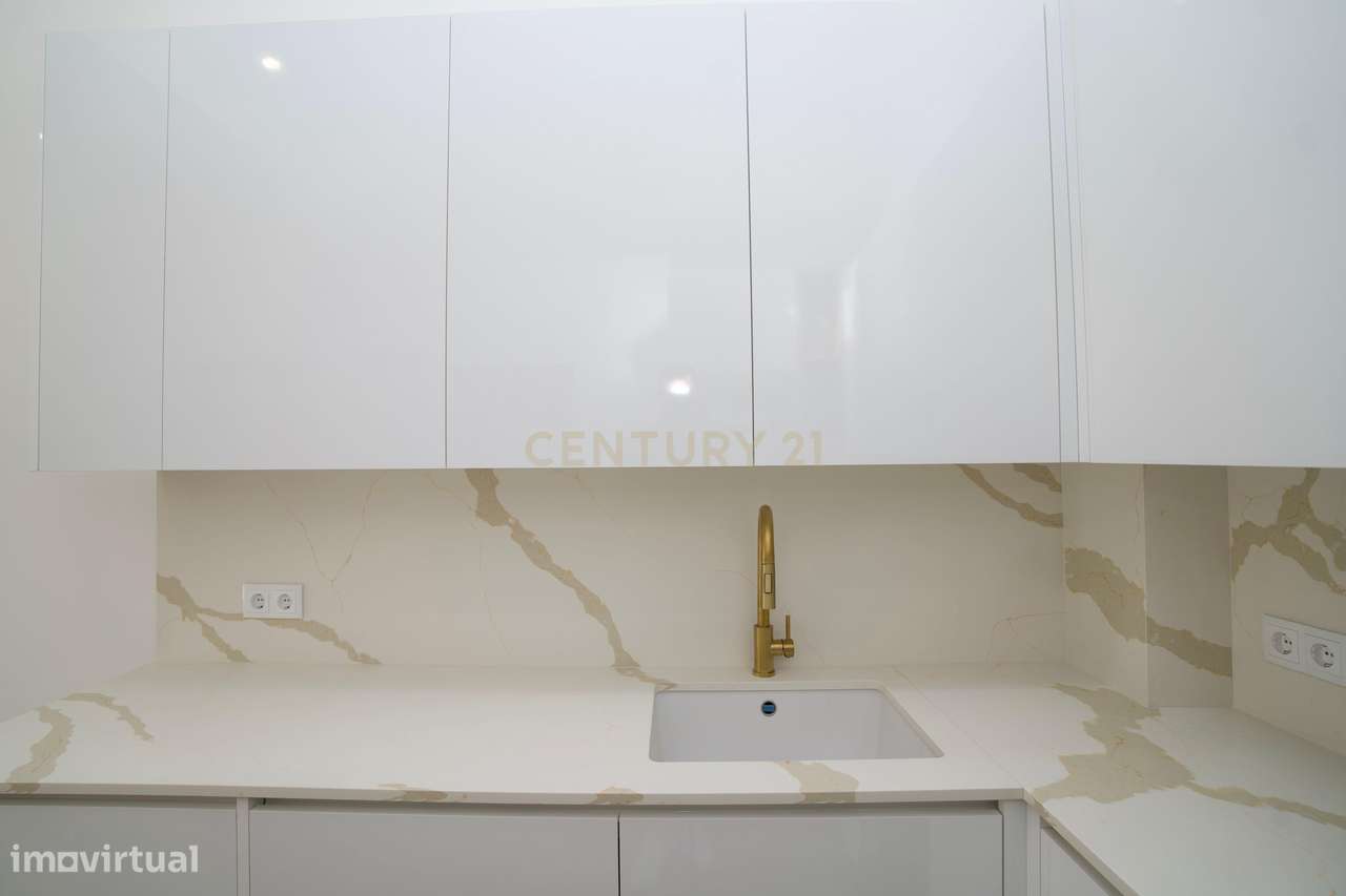 Moradia totalmente remodelada em Santa Cruz- Póvoa de Penafirme – A 5-10
