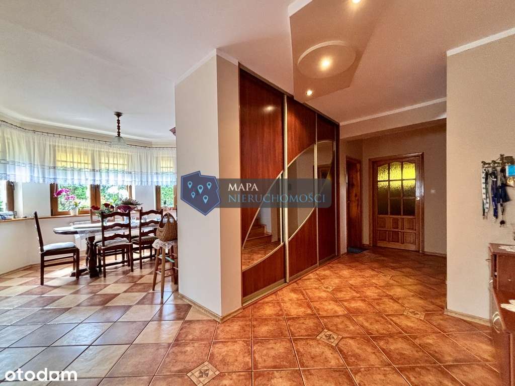 Wygodny dom z pięknym zielonym ogrodem-7