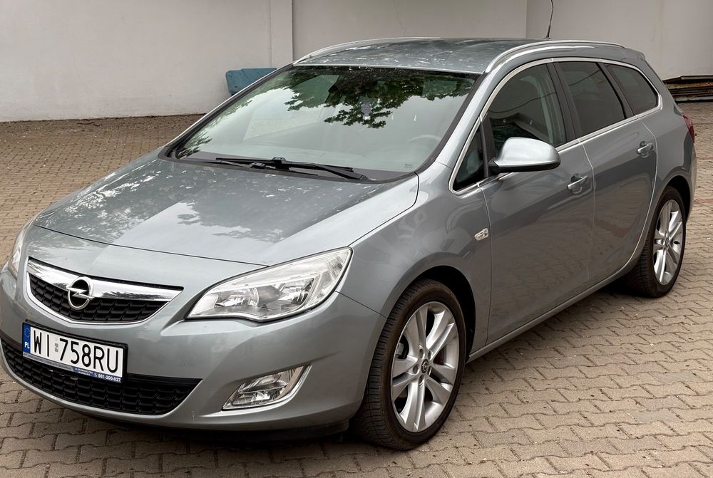 Opel Astra J 1.4 Turbo Color Edition 2012