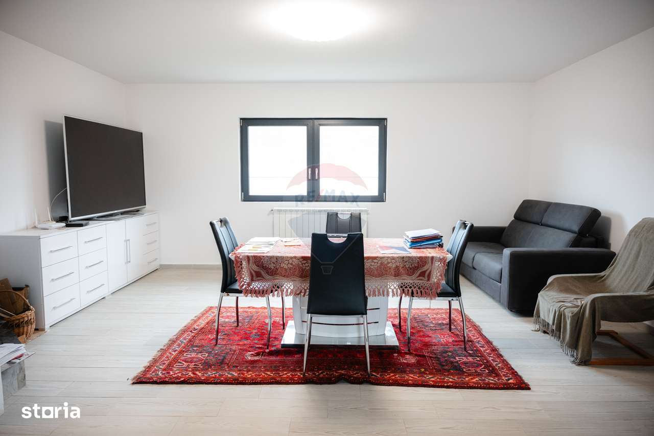 Casă / Vilă cu 5 camere de vânzare-0