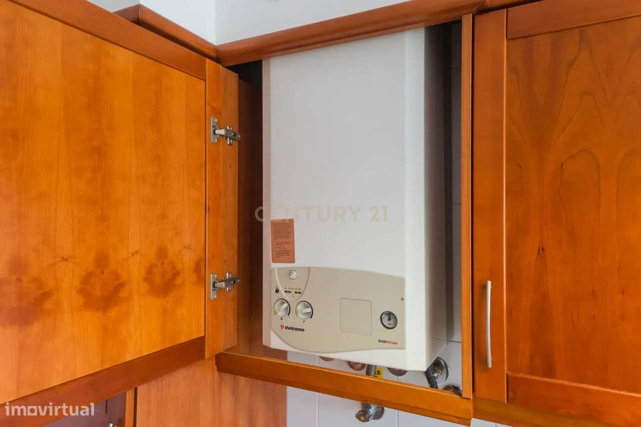 Excelente apartamento T2 com parqueamento em Rio de Mouro-3