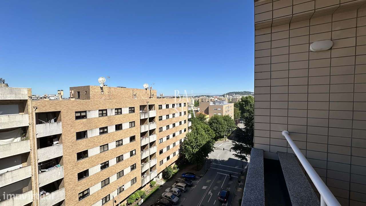 Apartamento T3 totalmente remodelado em Lamaçães Braga-20
